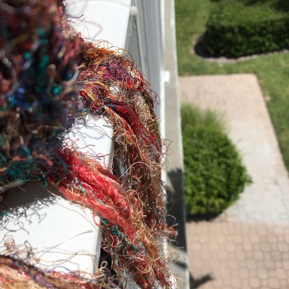 🦄 Silk Knot Winter Scarf from Nepal - Picture 4 of 6